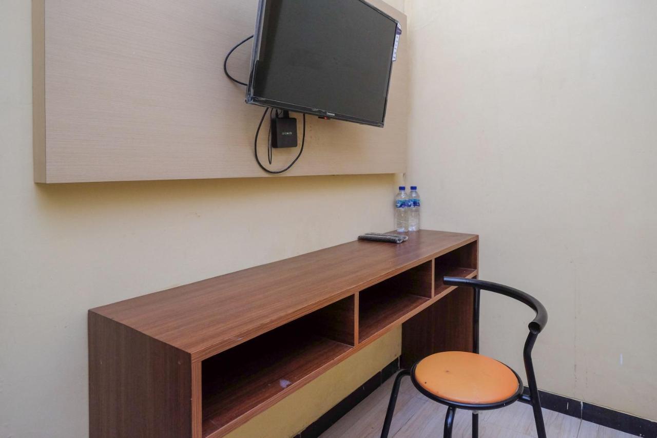 Hotel Reddoorz Near Taman Pantai Alam Indah Tegal (Central Java)