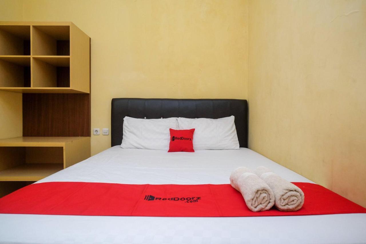 Hotel Reddoorz Near Taman Pantai Alam Indah Tegal (Central Java)